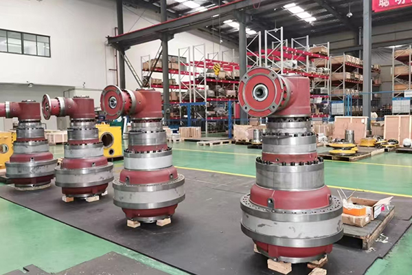 SGRギアボックスは、鉛蓄電池プレートのローリングで使用されます